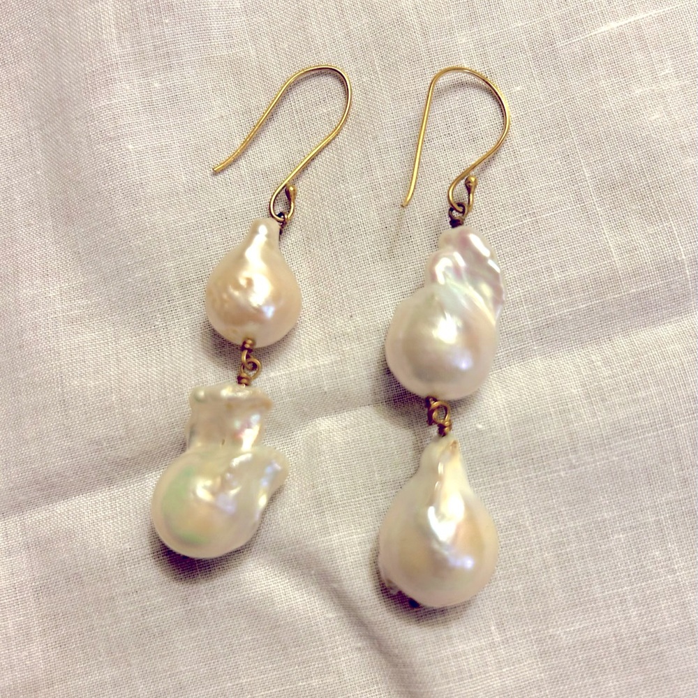 Double natural natural pearl dangle eearrings